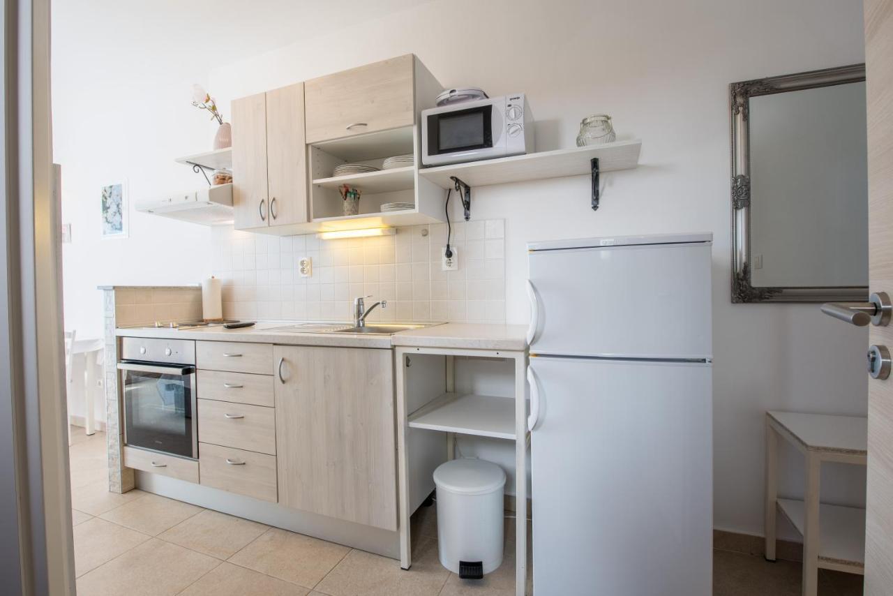 Apartments Amneris Trogir Exterior photo