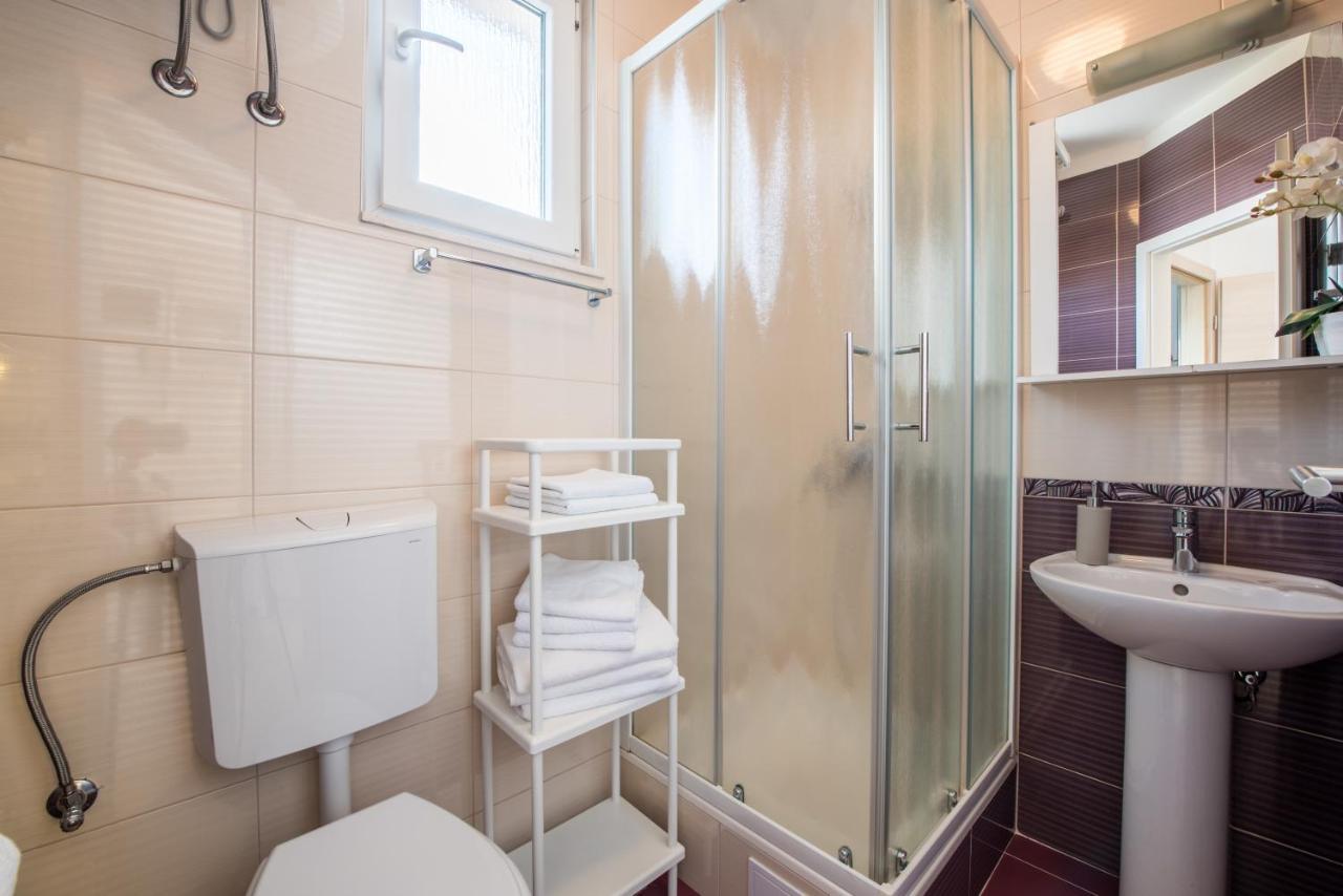 Apartments Amneris Trogir Exterior photo
