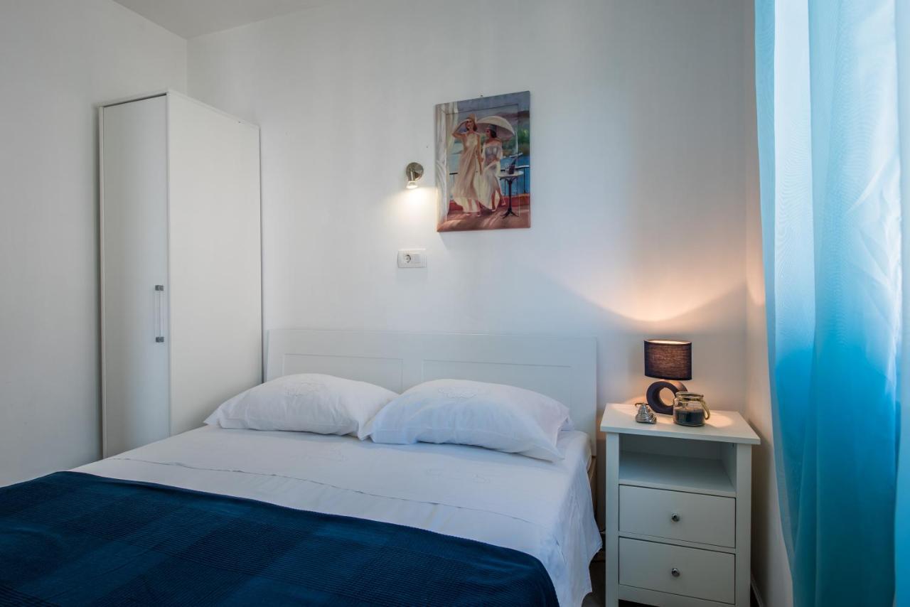Apartments Amneris Trogir Exterior photo