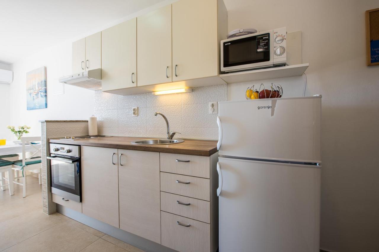 Apartments Amneris Trogir Exterior photo