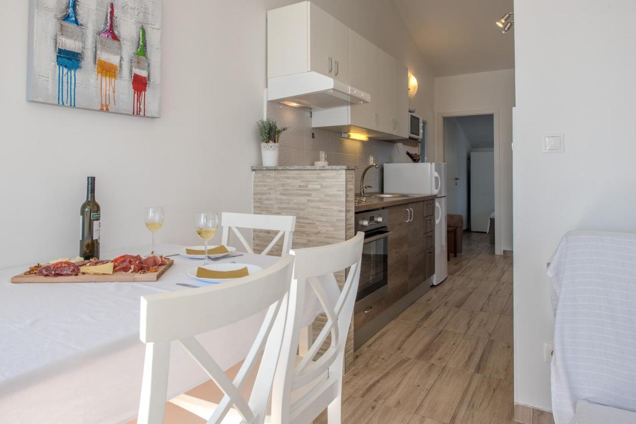Apartments Amneris Trogir Exterior photo