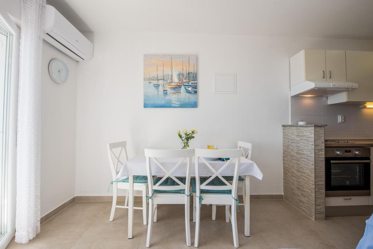 Apartments Amneris Trogir Exterior photo