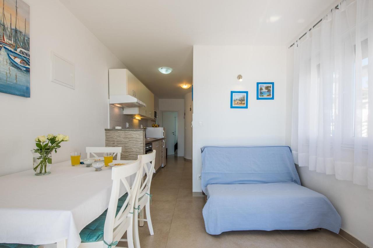 Apartments Amneris Trogir Exterior photo