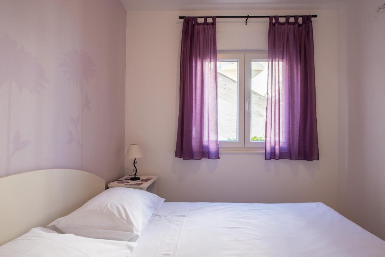 Apartments Amneris Trogir Exterior photo