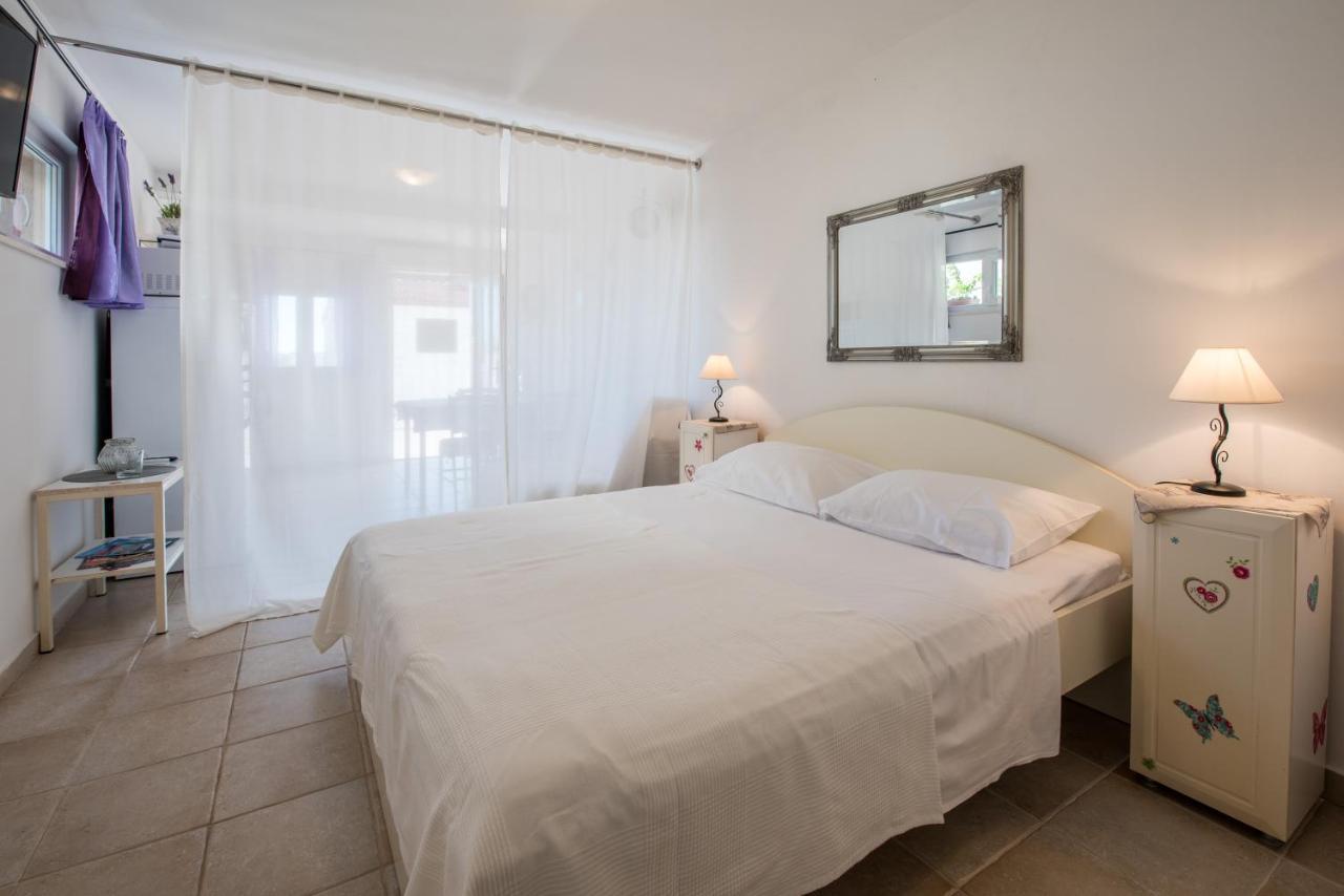 Apartments Amneris Trogir Exterior photo