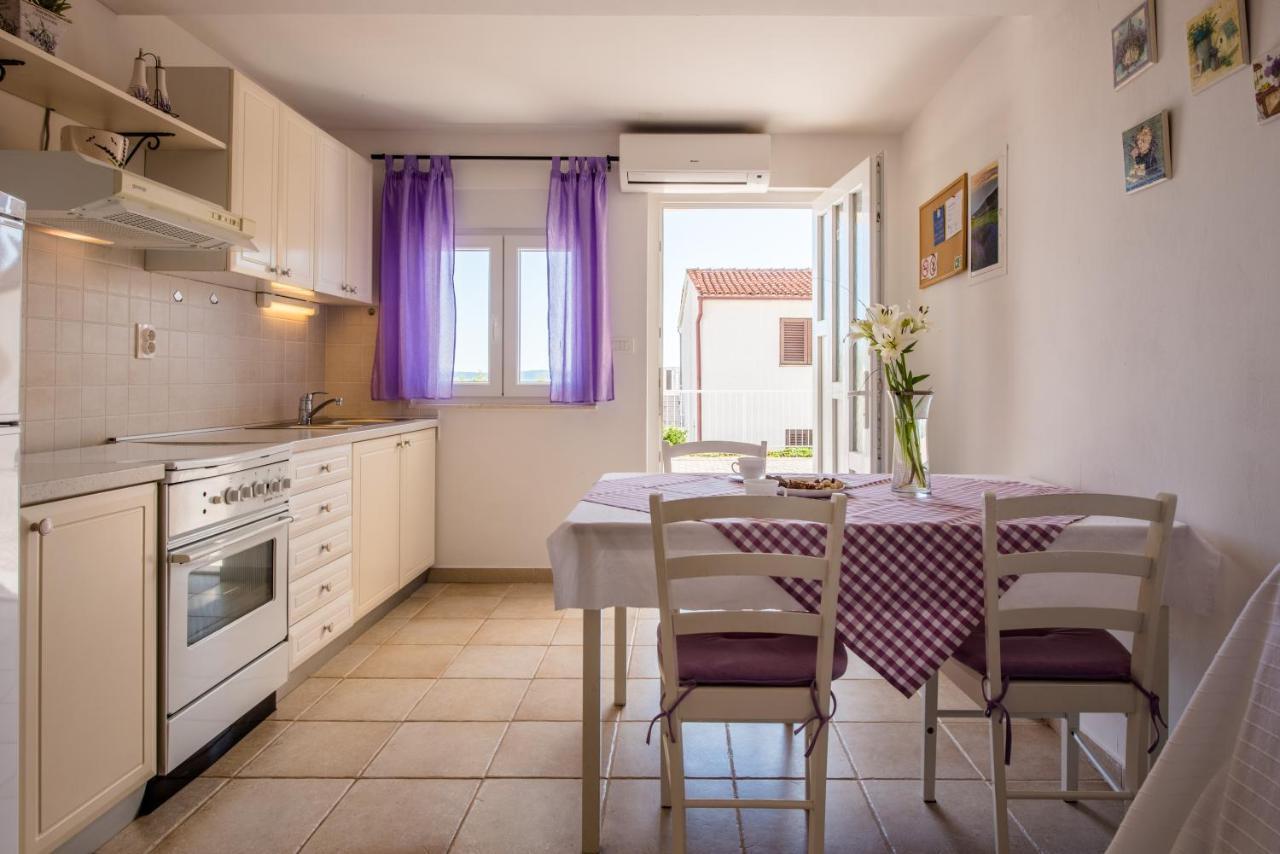 Apartments Amneris Trogir Exterior photo