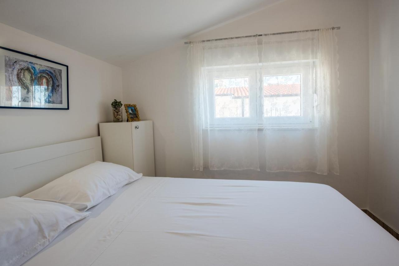 Apartments Amneris Trogir Exterior photo